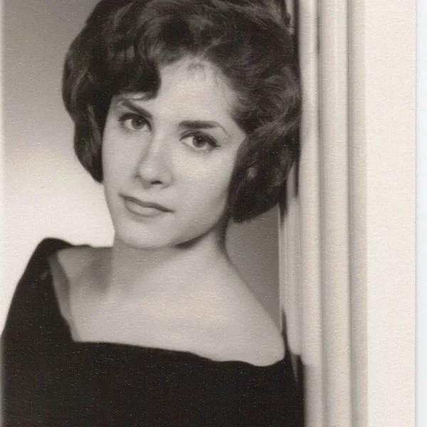 Linda November